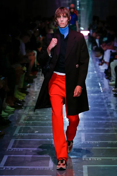 Look 25